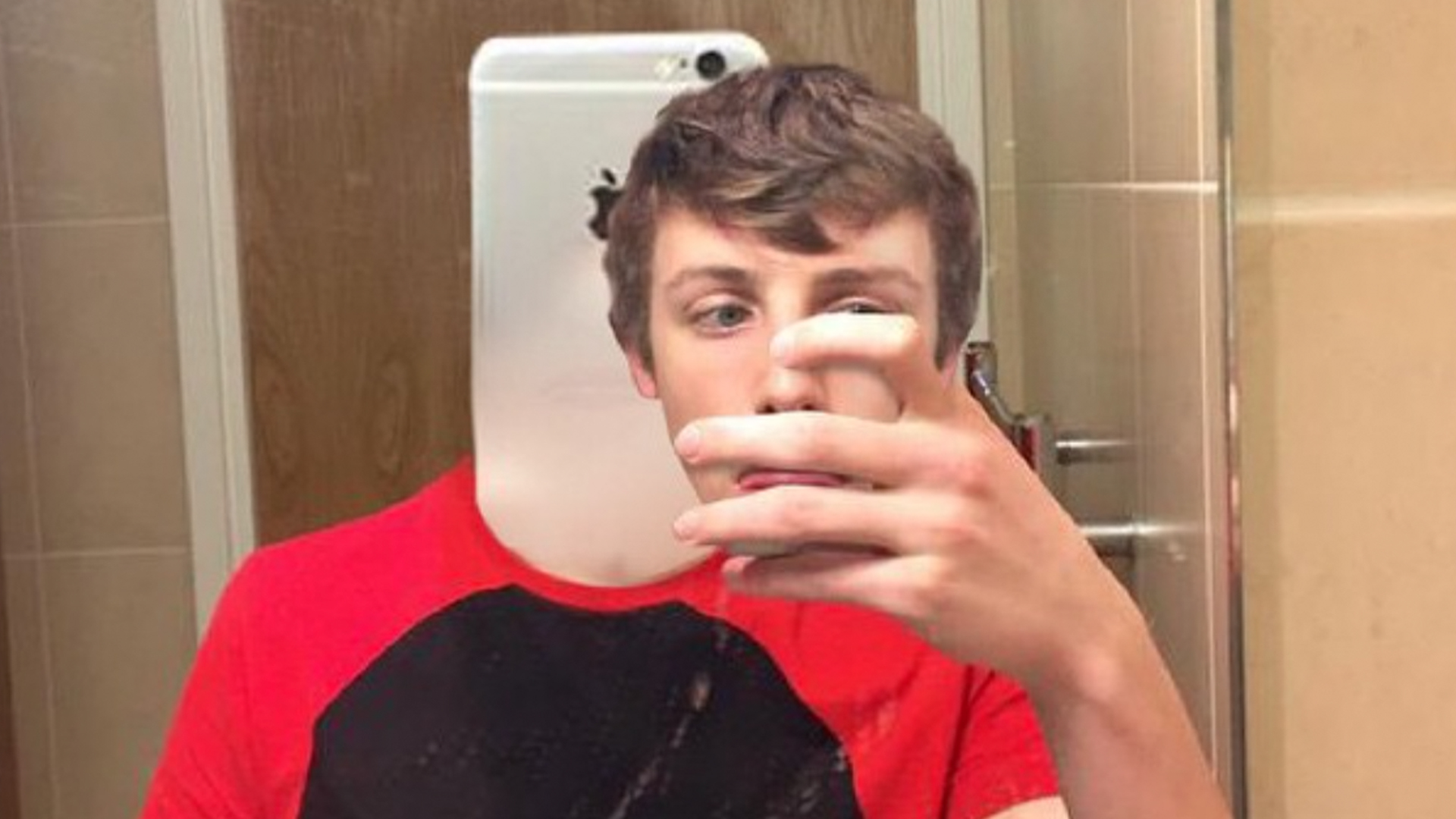 W2S doing a selfie in a bathroom mirror