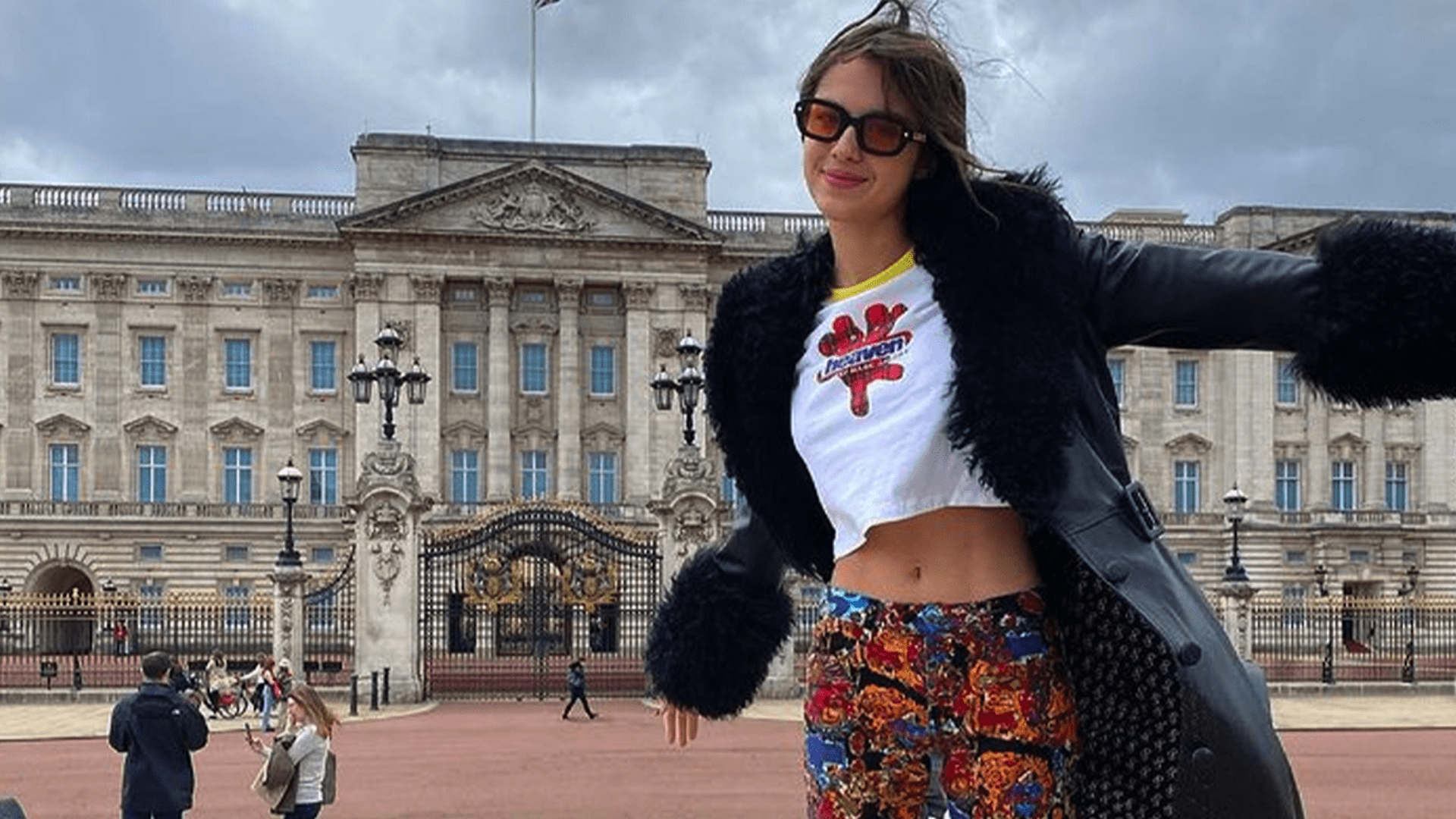 Olivia outside Buckingham palace