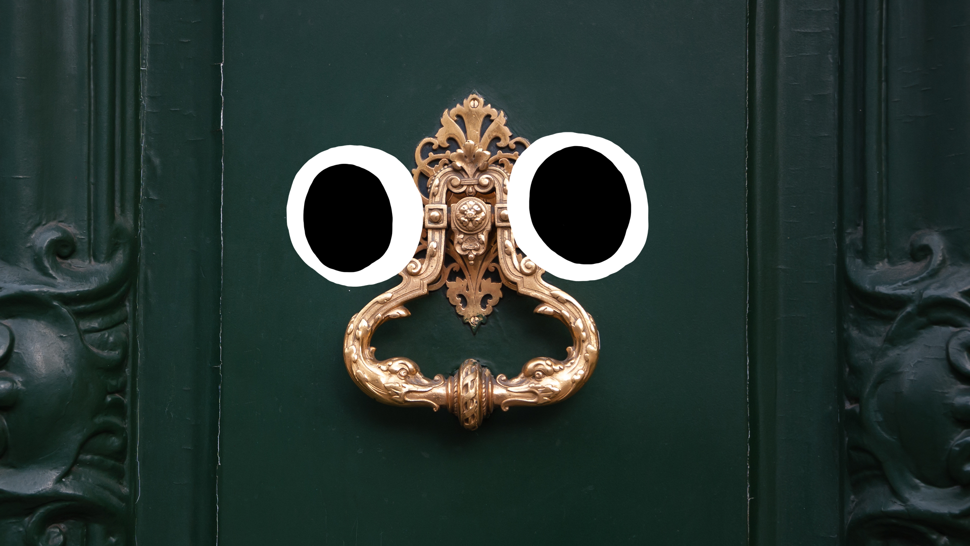Door knocker with goofy face