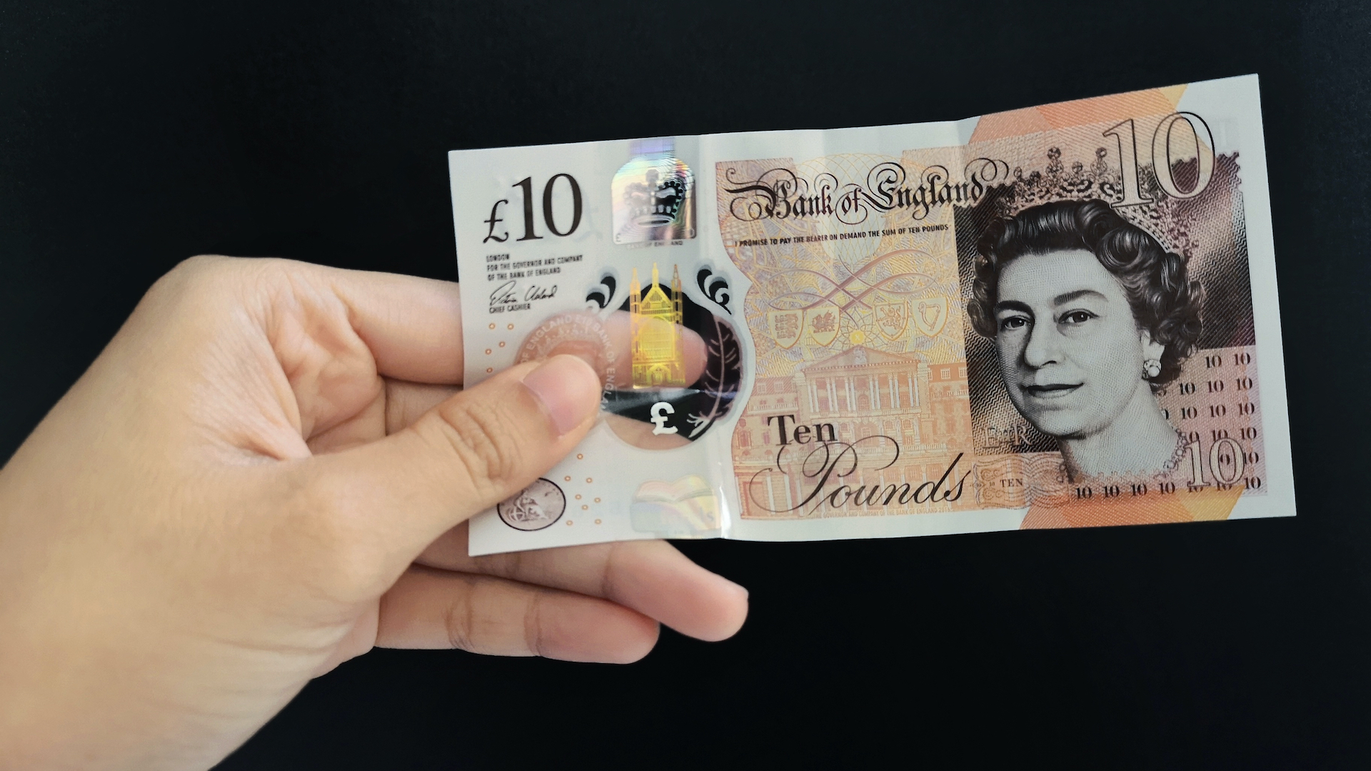 A crisp £10 note