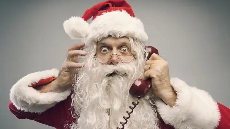 38668_643_santaundercrackers