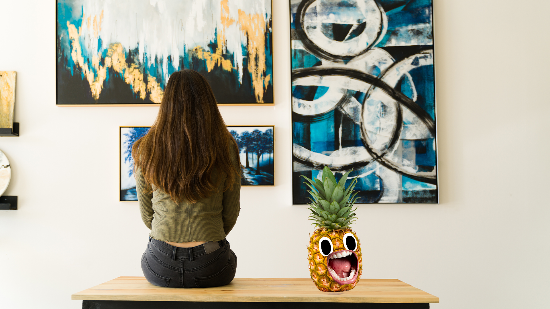 Woman in art gallery with screaming pineapple 