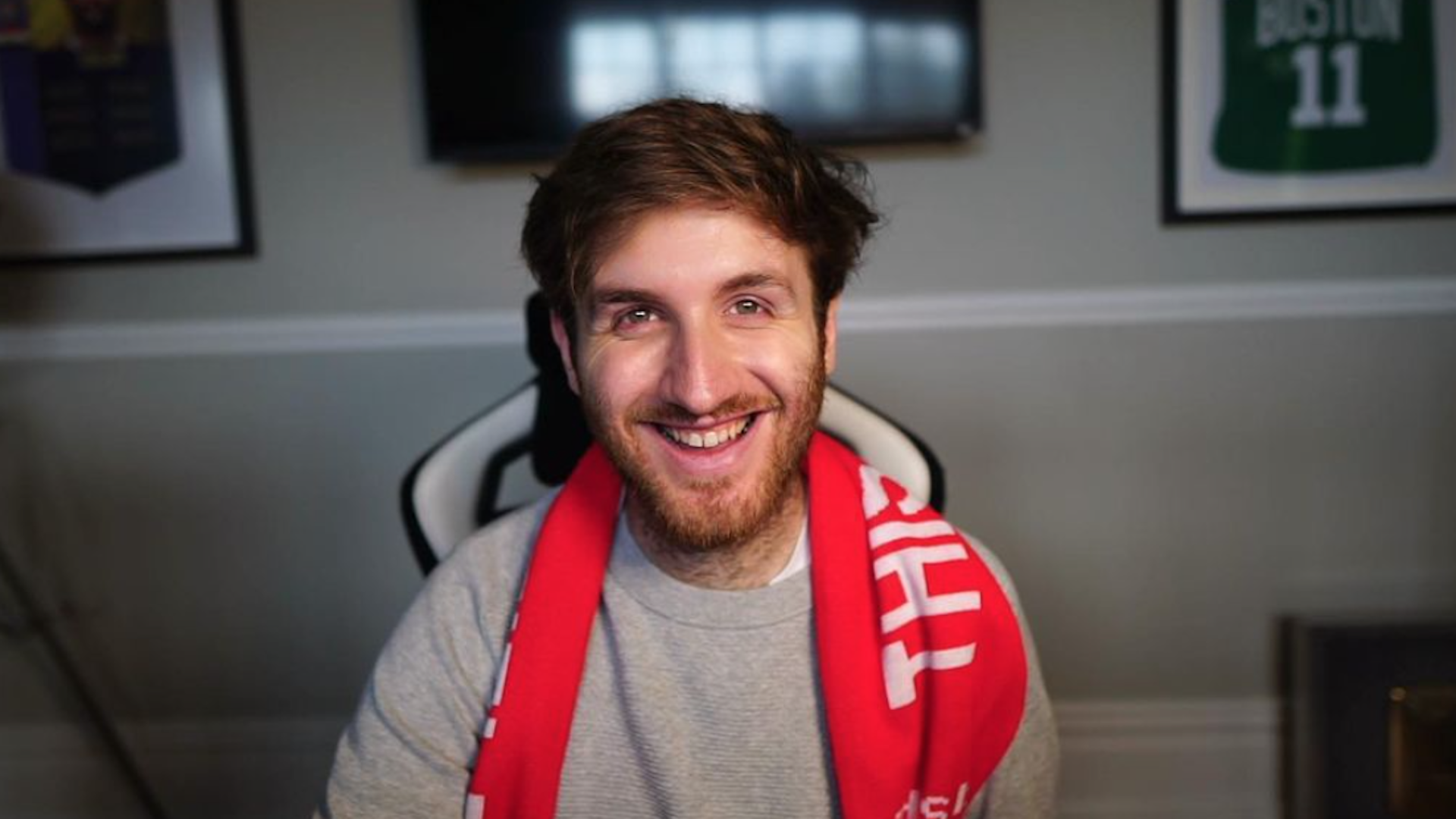 MattHDGamer in a red and white scarf