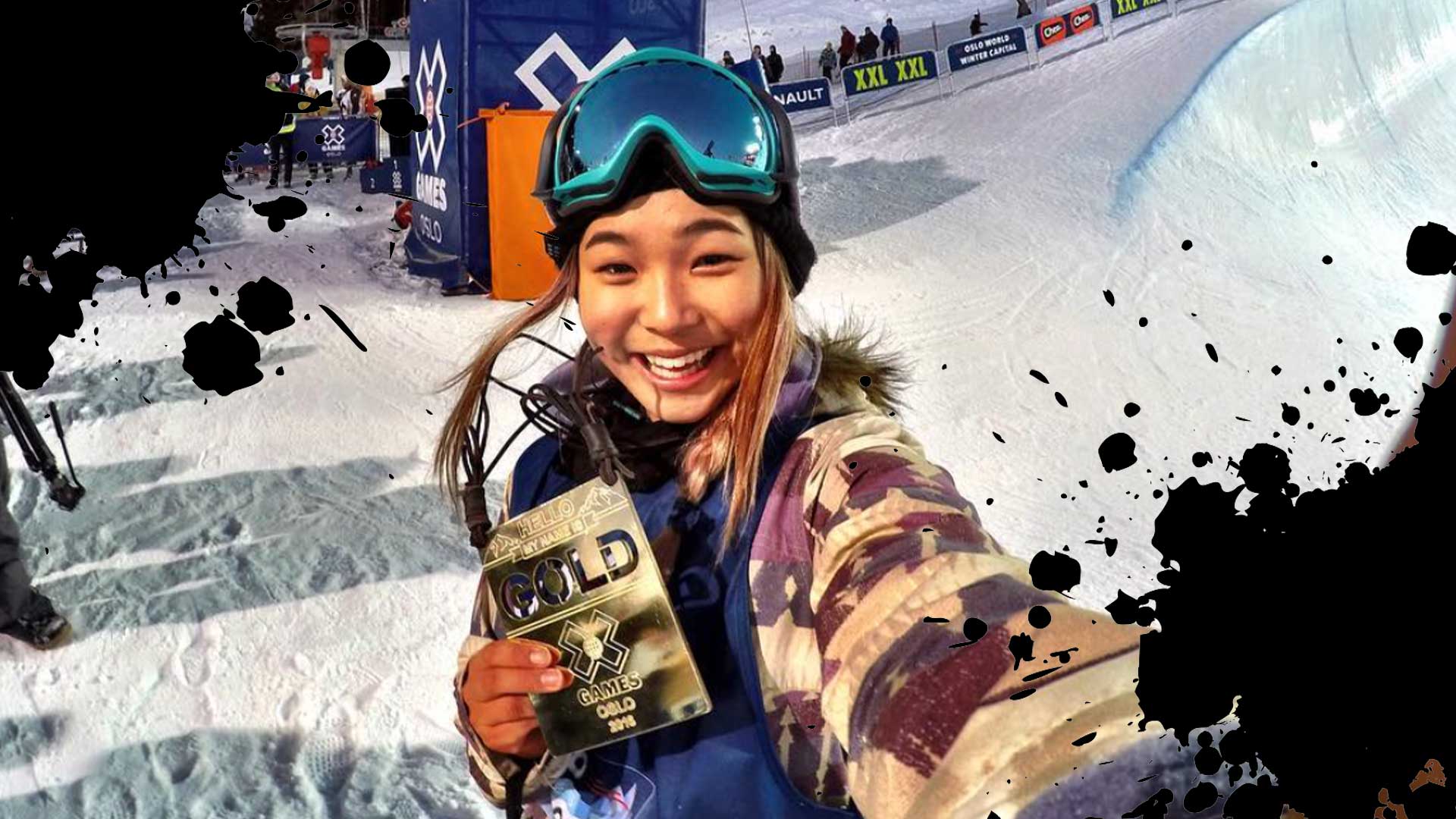 Chloe Kim holding a gold medal