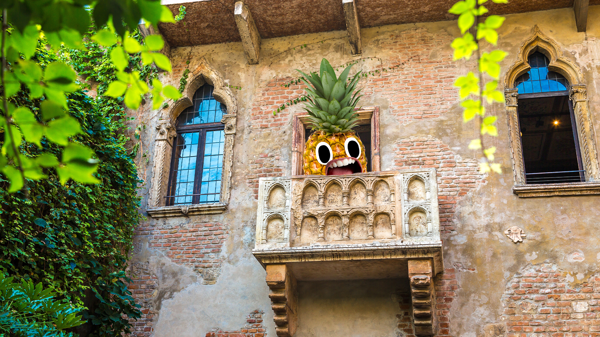A pineapple recreates the balcony scene from Romeo and Juliet