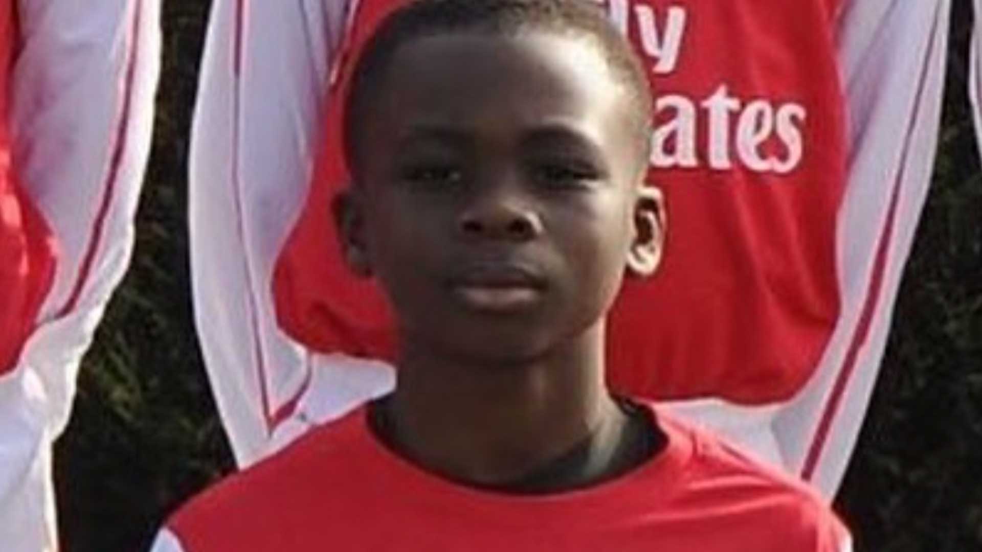 A young Bukayo Saka in an Arsenal shirt