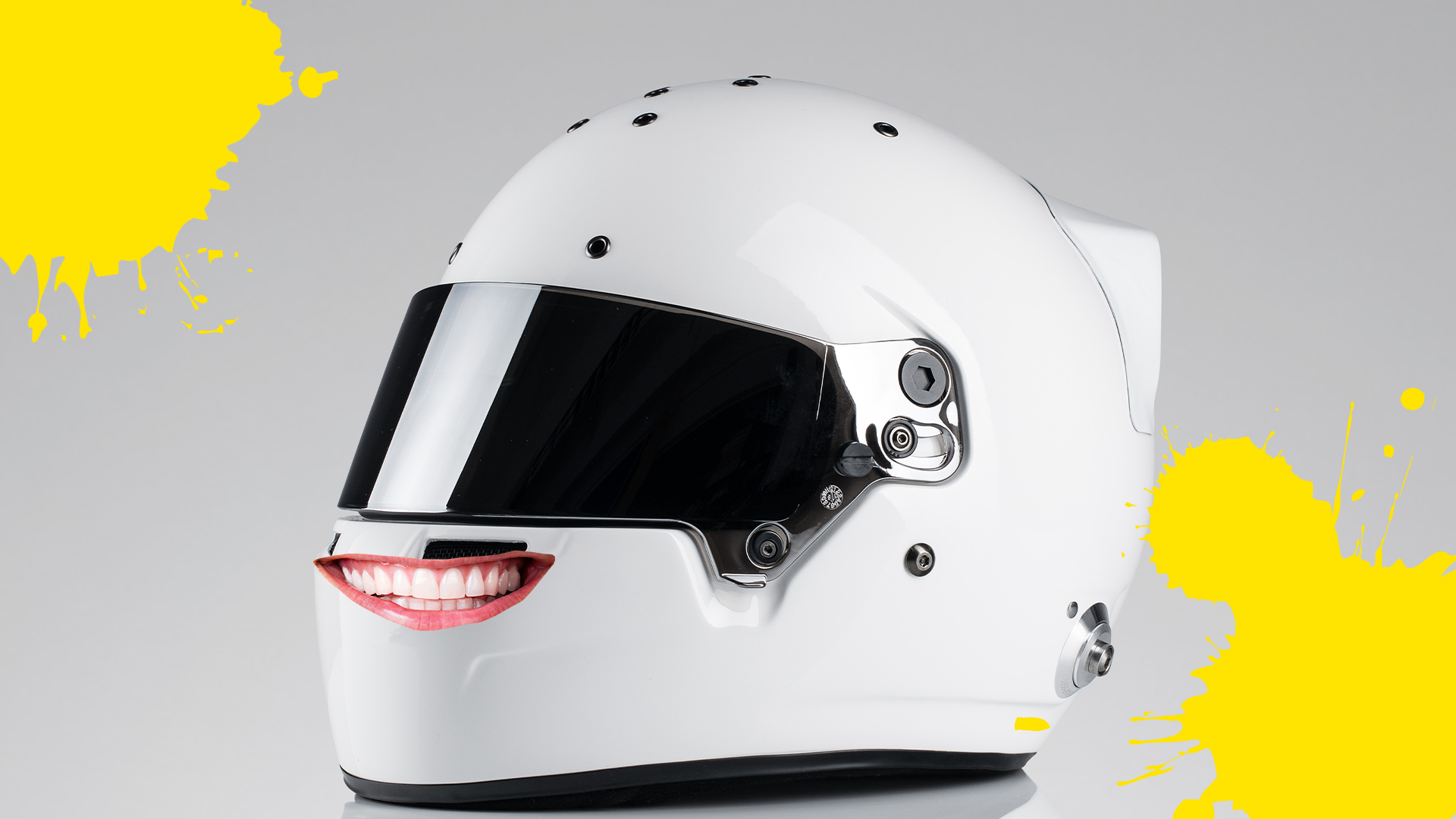 Racing driver's helmet with splats and mouth