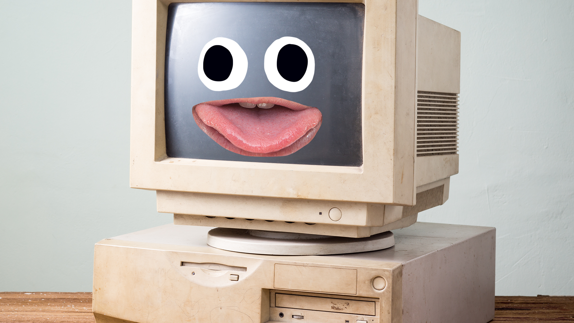 Old computer with derpy face