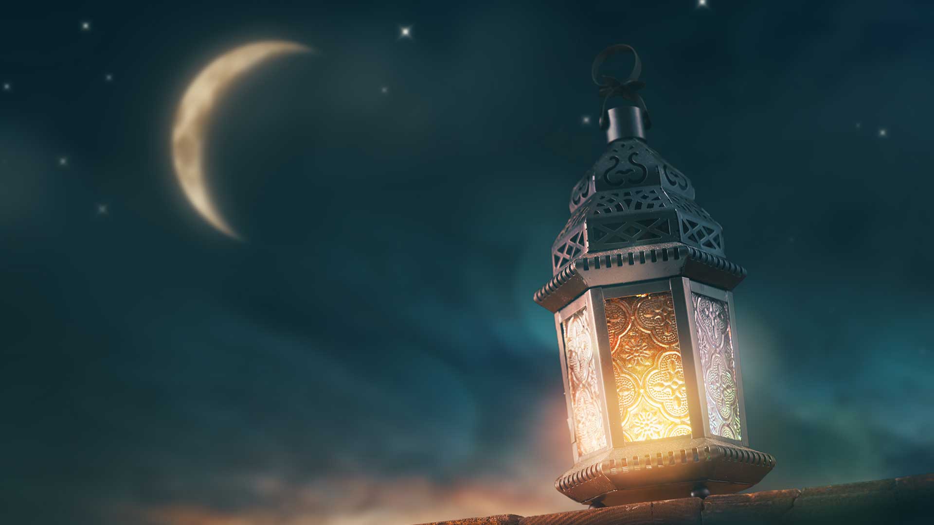 A crescent moon and a lantern called a fanous