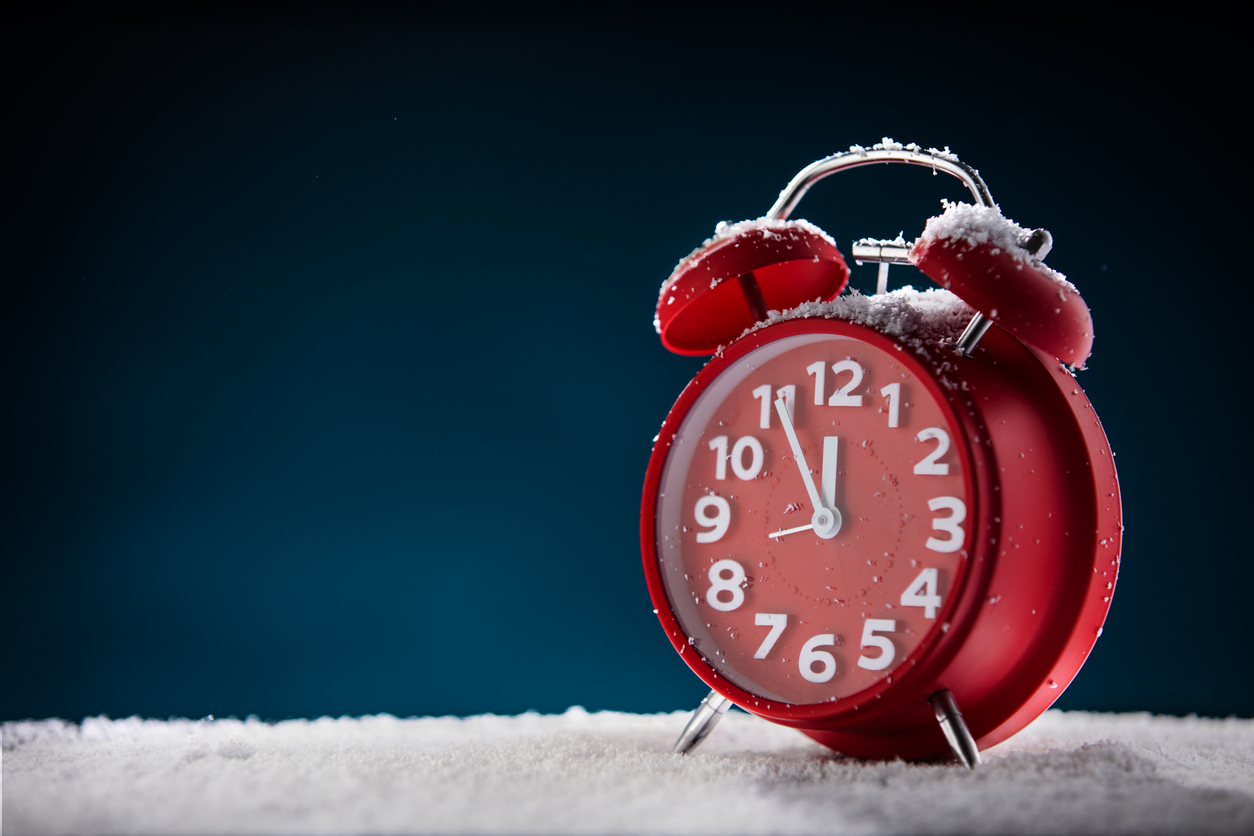 A Christmas-themed alarm clock set for 11:55