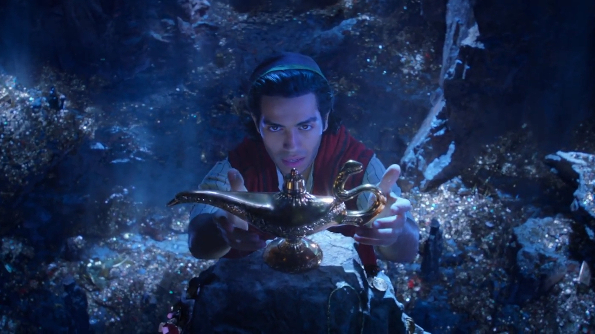 Aladdin discovers a magic lamp
