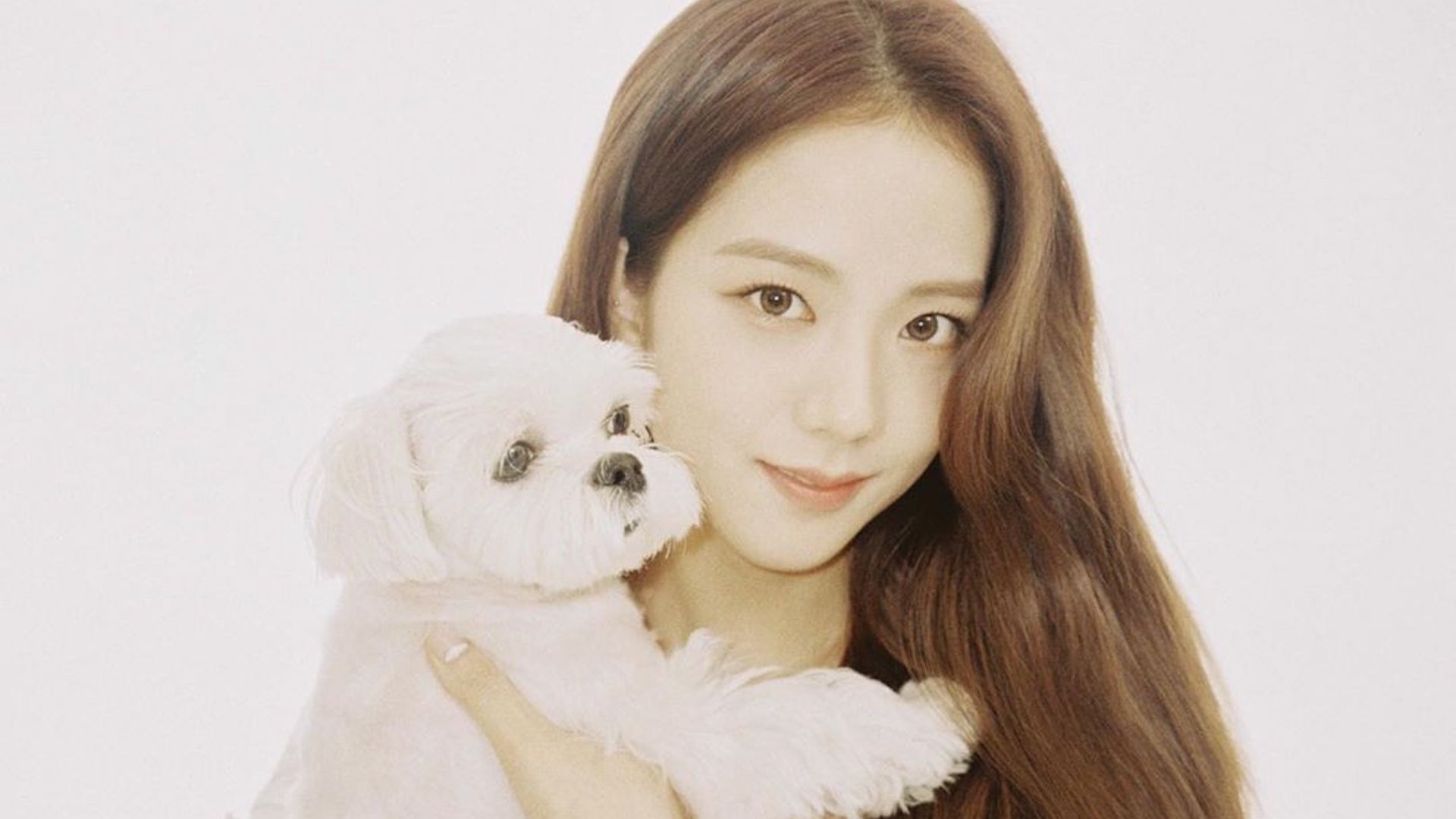 Jisoo and her pet dog