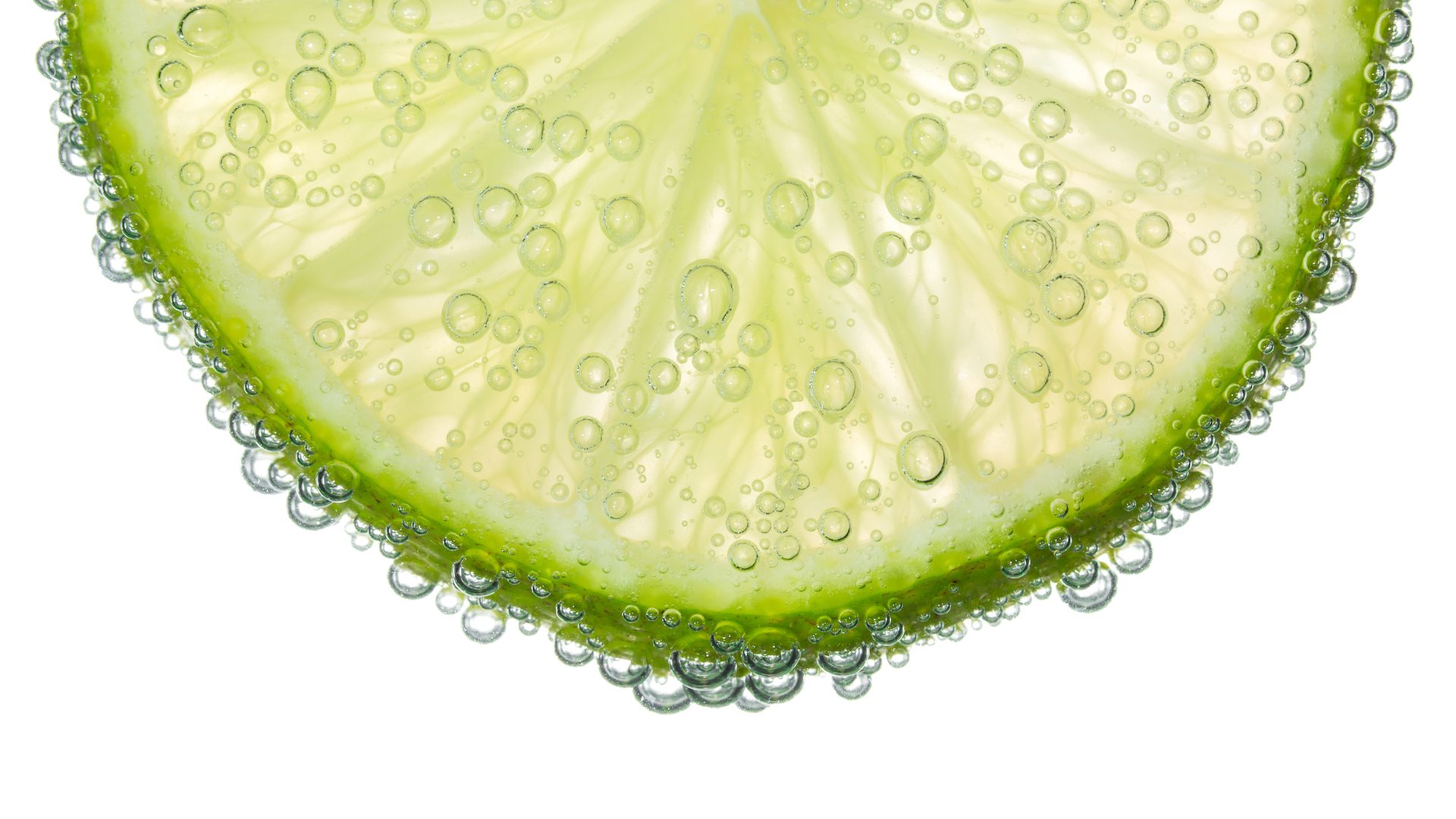 A slice of lime in a fizzy drink