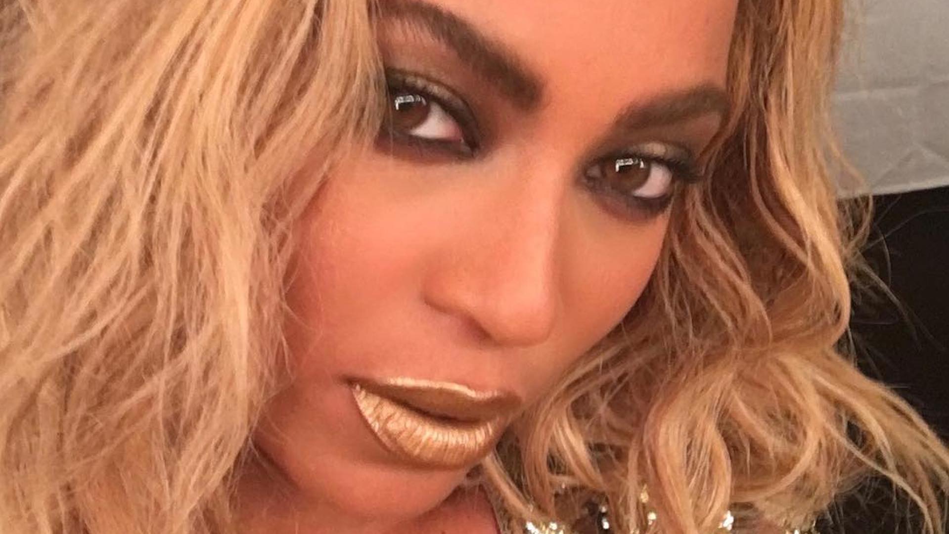 A close up of Beyonce's face