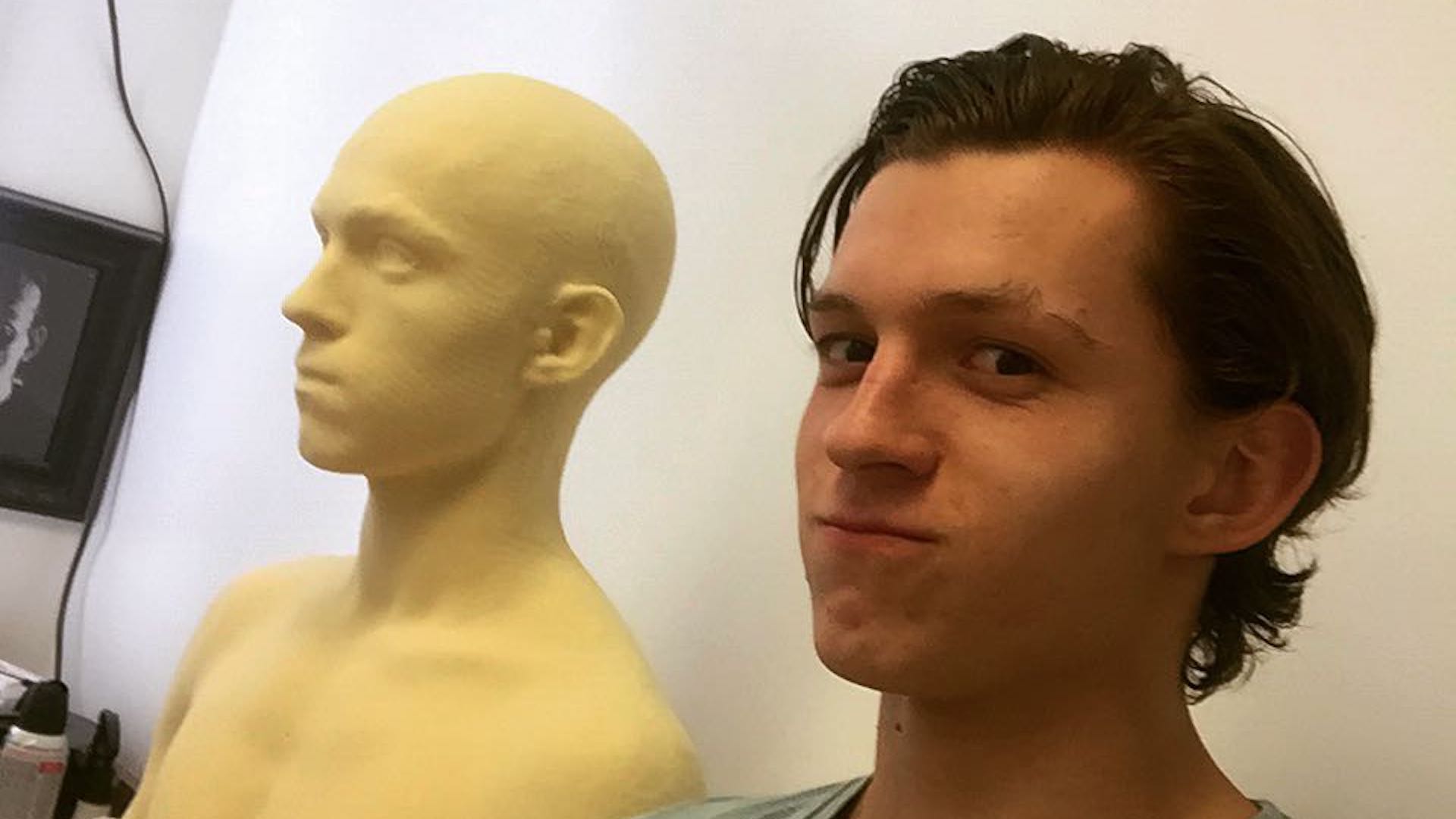 Tom and a mannequin 