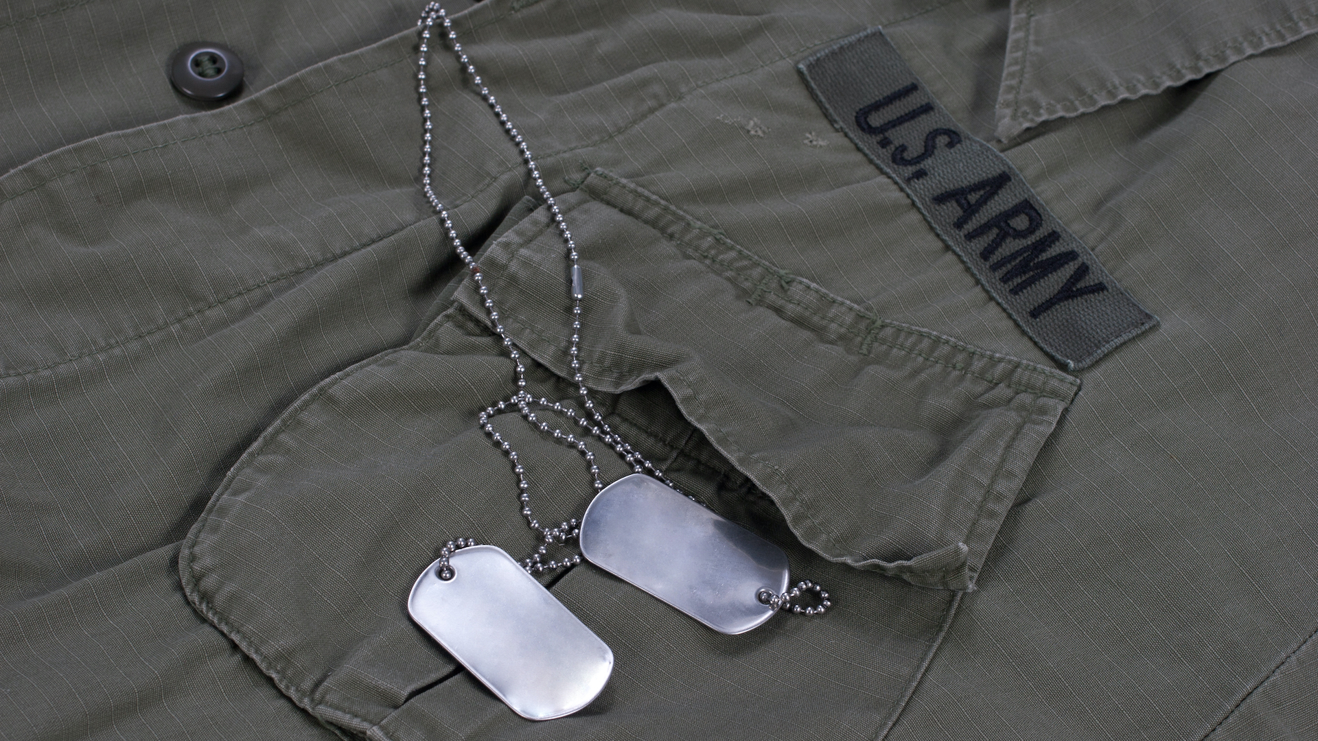 A US soldier shirt and dog tags